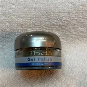 IBD Gel Polish in Silver Container